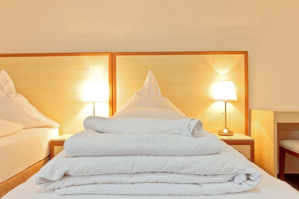 Hotel Ganita ไวล์อัมไรน์ ห้อง รูปภาพ